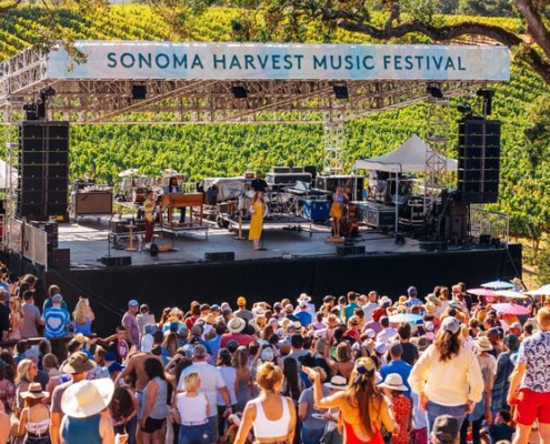 Audience and stage at Sonoma Harvest Music Festival - lot for SCWA